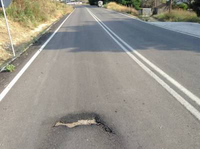 Σε...αποσύνθεση ο δρόμος Αγίου Δημητρίου - Αγκαρυώνων (photos)