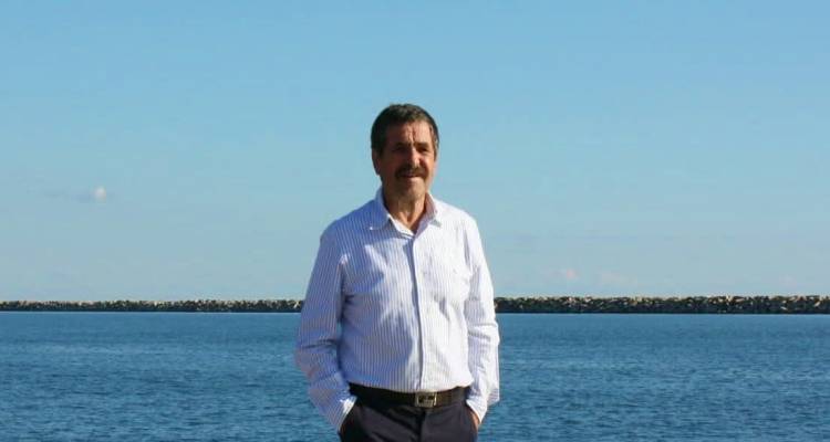 &laquo;&Alpha;&pi;έ&pi;&lambda;&epsilon;&upsilon;&sigma;&epsilon;&raquo; &gamma;&iota;&alpha; &tau;&omicron; &tau;&epsilon;&lambda;&epsilon;&upsilon;&tau;&alpha;ί&omicron; &tau;&omicron;&upsilon; &lambda;&iota;&mu;ά&nu;&iota; &omicron; &Alpha;&nu;&tau;ώ&nu;&eta;&sigmaf; &Theta;&omega;&mu;ά&sigmaf; | Έ&nu;&alpha;&sigmaf; &laquo;&alpha;&phi;&alpha;&nu;ή&sigmaf;&raquo; ή&rho;&omega;&alpha;&sigmaf; &tau;&eta;&sigmaf; &theta;ά&lambda;&alpha;&sigma;&sigma;&alpha;&sigmaf; &kappa;&alpha;&iota; &tau;&eta;&sigmaf; &zeta;&omega;ή&sigmaf;