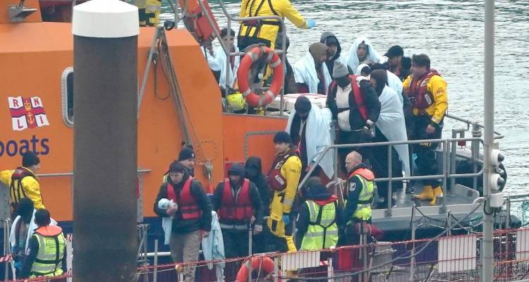 &Beta;&rho;&epsilon;&tau;&alpha;&nu;ί&alpha;: &Tau;&alpha; &mu;έ&tau;&rho;&alpha; &gamma;&iota;&alpha; &tau;&eta;&nu; &pi;&alpha;&rho;ά&nu;&omicron;&mu;&eta; &mu;&epsilon;&tau;&alpha;&nu;ά&sigma;&tau;&epsilon;&upsilon;&sigma;&eta; &delta;&epsilon;&nu; &phi;&alpha;ί&nu;&epsilon;&tau;&alpha;&iota; &nu;&alpha; &kappa;&epsilon;&rho;&delta;ί&zeta;&omicron;&upsilon;&nu; &psi;ή&phi;&omicron;&upsilon;&sigmaf; &gamma;&iota;&alpha; &tau;&omicron;&upsilon;&sigmaf; &Tau;ό&rho;&iota;&sigmaf;