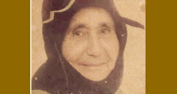 &Pi;έ&theta;&alpha;&nu;&epsilon; &eta; &kappa;&upsilon;&rho;ά &Rho;&eta;&nu;&iota;ώ &tau;&eta;&sigmaf; &Kappa;&alpha;&lambda;ύ&mu;&nu;&omicron;&upsilon;, &sigma;&epsilon; &eta;&lambda;&iota;&kappa;ί&alpha; 108 &epsilon;&tau;ώ&nu; | &laquo;&Sigma;&pi;&alpha;&theta;ά&tau;&eta;&raquo; &eta; &gamma;&eta;&rho;&alpha;&iota;ό&tau;&epsilon;&rho;&eta; &sigma;&tau;&omicron; &nu;&eta;&sigma;ί, &lambda;έ&epsilon;&iota; &omicron; &delta;ή&mu;&alpha;&rho;&chi;&omicron;&sigmaf;