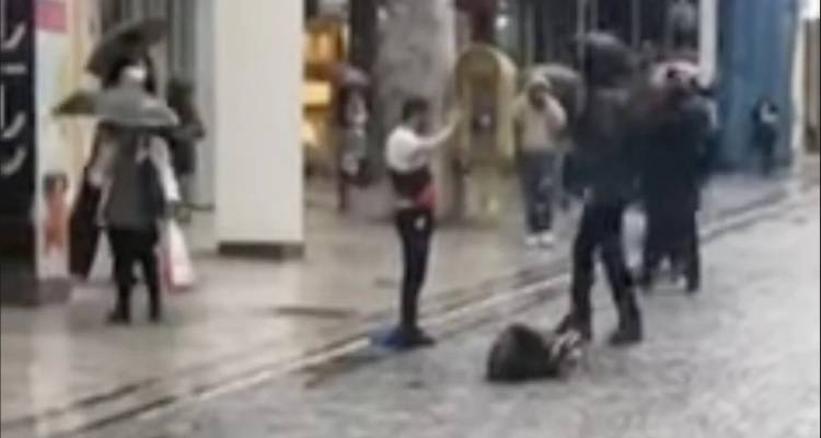 &Sigma;&omicron;&kappa; &alpha;&pi;ό &tau;&eta;&nu; &epsilon;&pi;ί&theta;&epsilon;&sigma;&eta; &mu;&epsilon; &mu;&alpha;&chi;&alpha;ί&rho;&iota; &sigma;&epsilon; 22&chi;&rho;&omicron;&nu;&eta; &sigma;&tau;&eta;&nu; &Epsilon;&rho;&mu;&omicron;ύ | &laquo;&Epsilon;ί&nu;&alpha;&iota; &pi;&rho;ά&kappa;&tau;&omicron;&rho;&alpha;&sigmaf; &tau;&omega;&nu; &Gamma;&epsilon;&rho;&mu;&alpha;&nu;ώ&nu;&raquo;, &epsilon;ί&pi;&epsilon; &omicron; &delta;&rho;ά&sigma;&tau;&eta;&sigmaf;