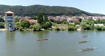 &Pi;&alpha;&nu;&epsilon;&lambda;&lambda;ή&nu;&iota;&omicron; &Pi;&rho;&omega;&tau;ά&theta;&lambda;&eta;&mu;&alpha; &Pi;&alpha;ί&delta;&omega;&nu; &ndash; &Kappa;&omicron;&rho;&alpha;&sigma;ί&delta;&omega;&nu;: &Pi;έ&rho;&alpha;&sigma;&alpha;&nu; &sigma;&tau;&omicron;&nu; &tau;&epsilon;&lambda;&iota;&kappa;ό &omicron;&iota; &alpha;&theta;&lambda;&eta;&tau;έ&sigmaf; &tau;&omicron;&upsilon; &Nu;&alpha;&upsilon;&tau;&iota;&kappa;&omicron;ύ &Omicron;&mu;ί&lambda;&omicron;&upsilon; &Lambda;ή&mu;&nu;&omicron;&upsilon;