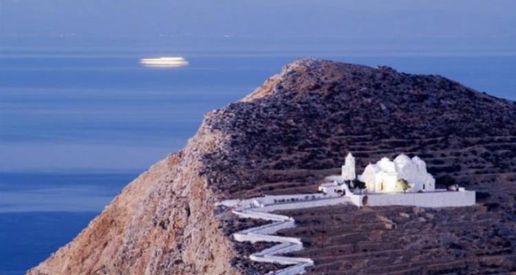 Ο Guardian προετείνει Κυκλάδες για διακοπές