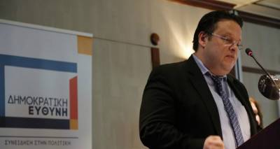 &Theta;&omega;&mu;ά&sigmaf; &Pi;&alpha;&pi;&alpha;&lambda;&iota;ά&gamma;&kappa;&alpha;&sigmaf;: &Omicron; &epsilon;&pi;&iota;&kappa;&epsilon;&phi;&alpha;&lambda;ή&sigmaf; &tau;&eta;&sigmaf; &Delta;&eta;&mu;&omicron;&kappa;&rho;&alpha;&tau;&iota;&kappa;ή&sigmaf; &Epsilon;&upsilon;&theta;ύ&nu;&eta;&sigmaf; &sigma;&tau;&omicron;&nu; FM 100 (mp3)