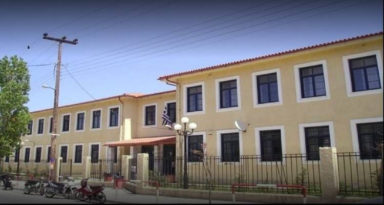 ΕΠΑΛ Μύρινας: Έπεσαν 2 φωτιστικά οροφής εν ώρα μαθήματος