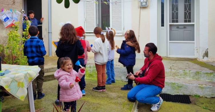 Μουσικό Εργαστήρι Λήμνου: Κάλαντα στις γειτονιές της Ανατολικής Λήμνου, Παραμονή Χριστουγέννων.