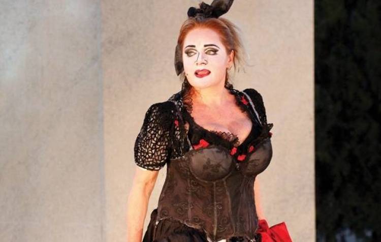 Έ&sigma;&pi;&alpha;&sigma;&epsilon; &tau;&omicron; &chi;έ&rho;&iota; &tau;&eta;&sigmaf; &eta; &Mu;&alpha;&rho;ί&alpha; &Kappa;&alpha;&beta;&omicron;&gamma;&iota;ά&nu;&nu;&eta; &pi;&rho;&iota;&nu; &tau;&eta;&nu; &pi;&rho;&epsilon;&mu;&iota;έ&rho;&alpha;