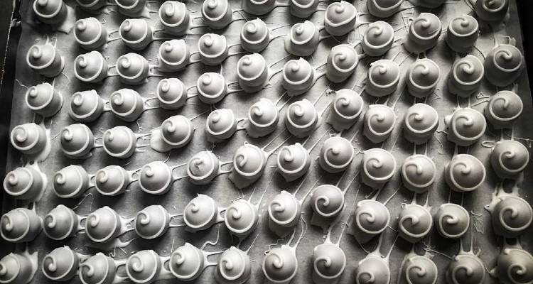 &Beta;&epsilon;&nu;&iota;&zeta;&epsilon;&lambda;&iota;&kappa;ά: &Tau;&alpha; &pi;&alpha;&rho;&alpha;&delta;&omicron;&sigma;&iota;&alpha;&kappa;ά &gamma;&lambda;&upsilon;&kappa;ά &tau;&eta;&sigmaf; &Lambda;ή&mu;&nu;&omicron;&upsilon; &pi;&omicron;&upsilon; &epsilon;&nu;&theta;&omicron;&upsilon;&sigma;ί&alpha;&sigma;&alpha;&nu; &tau;&omicron;&nu; &Epsilon;&lambda;&epsilon;&upsilon;&theta;έ&rho;&iota;&omicron; &Beta;&epsilon;&nu;&iota;&zeta;έ&lambda;&omicron; &kappa;&alpha;&iota; &pi;ή&rho;&alpha;&nu; &tau;&omicron; ό&nu;&omicron;&mu;ά &tau;&omicron;&upsilon;