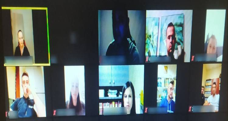 &Epsilon;&kappa;&pi;&alpha;&iota;&delta;&epsilon;&upsilon;&tau;&iota;&kappa;ή &delta;&rho;ά&sigma;&eta; &kappa;&alpha;&tau;ά &tau;&eta;&sigmaf; &epsilon;&nu;&delta;&omicron;&omicron;&iota;&kappa;&omicron;&gamma;&epsilon;&nu;&epsilon;&iota;&alpha;&kappa;ή&sigmaf; &beta;ί&alpha;&sigmaf; &kappa;&alpha;&iota; &tau;&eta;&nu; &pi;&rho;&omicron;&sigma;&tau;&alpha;&sigma;ί&alpha; &tau;&omega;&nu; &theta;&upsilon;&mu;ά&tau;&omega;&nu;