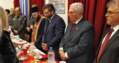 &Pi;&lambda;ή&theta;&omicron;&sigmaf; &kappa;ό&sigma;&mu;&omicron;&upsilon; &sigma;&tau;&eta;&nu; &kappa;&omicron;&pi;ή &tau;&eta;&sigmaf; &beta;&alpha;&sigma;&iota;&lambda;ό&pi;&iota;&tau;&alpha;&sigmaf; &tau;&omicron;&upsilon; &Epsilon;&rho;&upsilon;&theta;&rho;&omicron;ύ &Sigma;&tau;&alpha;&upsilon;&rho;&omicron;ύ &Lambda;ή&mu;&nu;&omicron;&upsilon; (photos)