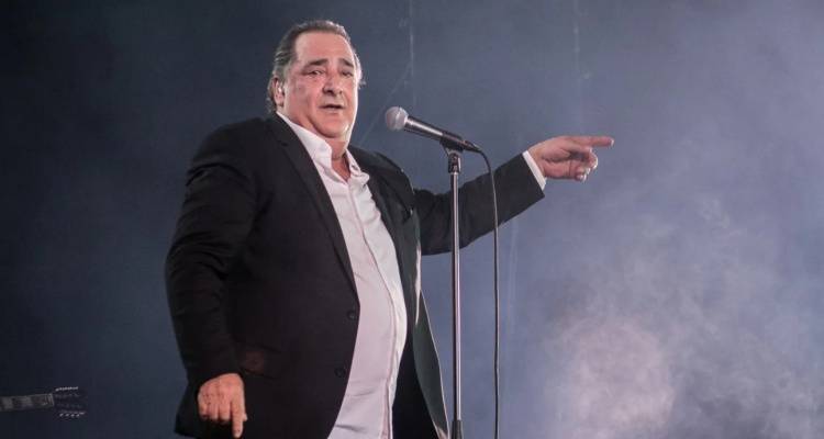 &Tau;&eta;&nu; &Tau;&epsilon;&tau;ά&rho;&tau;&eta; &eta; &kappa;&eta;&delta;&epsilon;ί&alpha; &tau;&omicron;&upsilon; &Beta;&alpha;&sigma;ί&lambda;&eta; &Kappa;&alpha;&rho;&rho;ά: &Theta;&lambda;ί&psi;&eta; &sigma;&tau;&alpha; social media, &pi;&lambda;&eta;&mu;&mu;ύ&rho;&iota;&sigma;&alpha;&nu; &mu;&epsilon; &mu;&eta;&nu;ύ&mu;&alpha;&tau;&alpha; &laquo;&alpha;&pi;' &tau;&omicron;&nu; &Beta;&omicron;&rho;&rho;ά &mu;έ&chi;&rho;&iota; &tau;&omicron;&nu; &Nu;ό&tau;&omicron;&raquo;