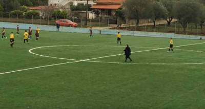 &Gamma;&iota;&alpha;&gamma;&iota;ά &laquo;&epsilon;&iota;&sigma;έ&beta;&alpha;&lambda;&epsilon;&raquo; &sigma;&epsilon; &gamma;ή&pi;&epsilon;&delta;&omicron; &kappa;&alpha;&iota; &delta;&iota;έ&kappa;&omicron;&psi;&epsilon; &alpha;&gamma;ώ&nu;&alpha; &pi;&omicron;&delta;&omicron;&sigma;&phi;&alpha;ί&rho;&omicron;&upsilon; (video)