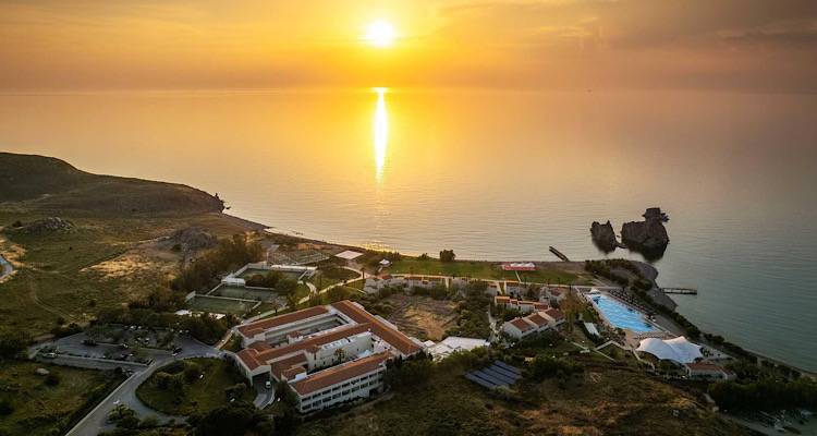 Μικρή αγγελία: Το Porto Myrina αναζητά Καμαριέρες