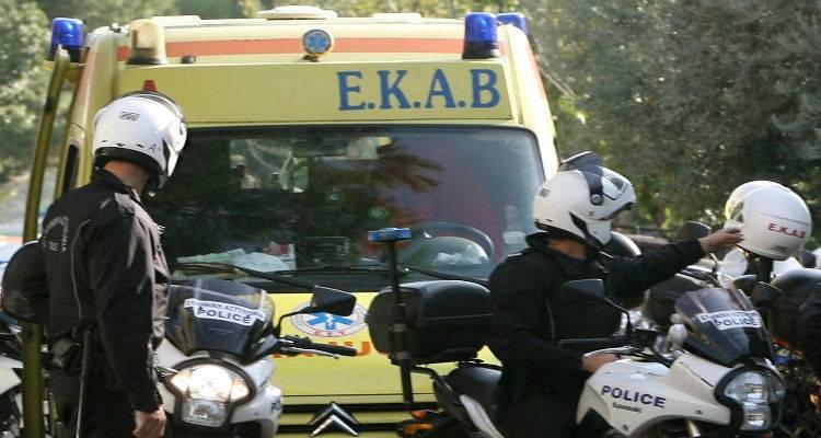 Σφοδρή σύγκρουση λεοφωρείου με ΙΧ έξω από τον Άγιο Δημήτριο