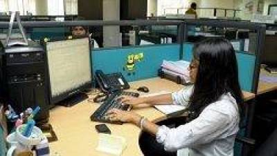 Δημόσιοι υπάλληλοι θα σκουπίζουν οι ίδιοι τα γραφεία τους για λόγους οικονομίας