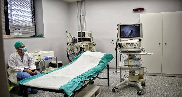 &Kappa;&upsilon;&rho;&iota;&alpha;&zeta;ή&sigmaf; &Pi;&alpha;&lambda;&alpha;&iota;&omicron;&lambda;ό&gamma;&omicron;&sigmaf; &gamma;&iota;&alpha; &pi;&alpha;&rho;&alpha;ί&tau;&eta;&sigma;&eta; &Pi;έ&pi;&pi;&alpha;: &laquo;&Tau;&iota; &sigma;&upsilon;&nu;έ&beta;&eta; &kappa;&alpha;&iota; &pi;&alpha;&rho;&alpha;&iota;&tau;ή&theta;&eta;&kappa;&epsilon;; &Epsilon;ί&nu;&alpha;&iota; &alpha;&lambda;ή&theta;&epsilon;&iota;&alpha; ό&tau;&iota; &delta;&epsilon;&chi;ό&tau;&alpha;&nu; "&pi;ό&lambda;&epsilon;&mu;&omicron; &epsilon;&kappa; &tau;&omega;&nu; έ&sigma;&omega;";