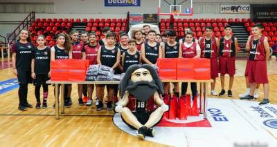 &Omicron; Ή&phi;&alpha;&iota;&sigma;&tau;&omicron;&sigmaf; &Lambda;ή&mu;&nu;&omicron;&upsilon; &epsilon;&upsilon;&chi;&alpha;&rho;&iota;&sigma;&tau;&epsilon;ί &tau;&omicron; Porto Myrina Palace &kappa;&alpha;&iota; &tau;&omicron;&nu; &Pi;&epsilon;&rho;&iota;&kappa;&lambda;ή &Chi;&alpha;&lambda;&alpha;&mu;&alpha;&nu;&delta;ά&rho;&eta;