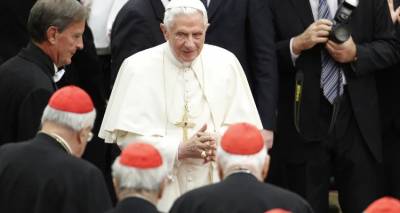 Σκάνδαλο παιδεραστίας στη Γερμανία: Μισόλογα, καμιά παραδοχή ενοχής | Αιχμές κατά του πρώην Πάπα Βενέδικτου