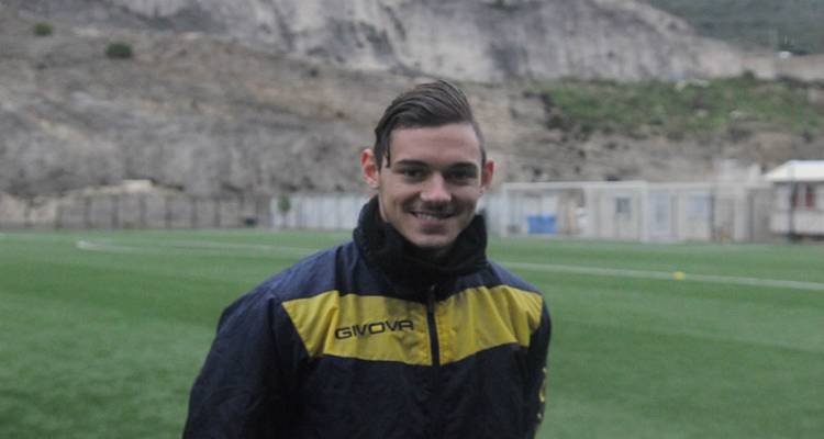 &Omicron; &Phi;&omicron;&iota;&tau;&eta;&tau;&iota;&kappa;ό&sigmaf; &Sigma;ύ&lambda;&lambda;&omicron;&gamma;&omicron;&sigmaf; &Lambda;ή&mu;&nu;&omicron;&upsilon; &sigma;&tau;&omicron; &pi;&lambda;&epsilon;&upsilon;&rho;ό &tau;&omicron;&upsilon; &Lambda;&epsilon;&omega;&nu;ί&delta;&alpha; &pi;&omicron;&upsilon; &mu;ά&chi;&epsilon;&tau;&alpha;&iota; &epsilon;&nu;ά&nu;&tau;&iota;&alpha; &sigma;&tau;&eta;&nu; &omicron;&xi;&epsilon;ί&alpha; &lambda;&epsilon;&mu;&phi;&omicron;&kappa;&upsilon;&tau;&tau;&alpha;&rho;&iota;&kappa;ή &lambda;&epsilon;&upsilon;&chi;&alpha;&iota;&mu;ί&alpha;