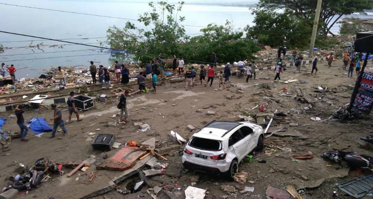 &Alpha;&nu;&epsilon;ί&pi;&omega;&tau;&eta; &tau;&rho;&alpha;&gamma;&omega;&delta;ί&alpha; &sigma;&tau;&eta;&nu; &Iota;&nu;&delta;&omicron;&nu;&eta;&sigma;ί&alpha;: &Pi;ά&nu;&omega; &alpha;&pi;ό 380 &omicron;&iota; &nu;&epsilon;&kappa;&rho;&omicron;ί &alpha;&pi;ό &tau;&omicron;&nu; &iota;&sigma;&chi;&upsilon;&rho;ό &sigma;&epsilon;&iota;&sigma;&mu;ό &kappa;&alpha;&iota; &tau;&omicron; &tau;&sigma;&omicron;&upsilon;&nu;ά&mu;&iota;