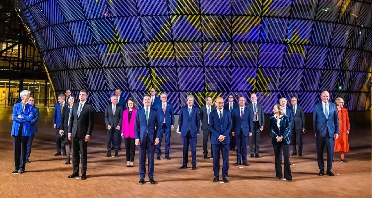 &Tau;ώ&rho;&alpha; &xi;&epsilon;&mu;&pi;&epsilon;&rho;&delta;έ&psi;&alpha;&mu;&epsilon; &mu;&epsilon; &tau;&alpha; &mu;&nu;&eta;&mu;ό&nu;&iota;&alpha;: &Tau;ί&tau;&lambda;&omicron;&iota; &tau;έ&lambda;&omicron;&upsilon;&sigmaf; &sigma;&tau;&eta;&nu; &kappa;&rho;ί&sigma;&eta; &mu;&epsilon;&tau;ά &alpha;&pi;ό 12 &chi;&rho;ό&nu;&iota;&alpha; | &Epsilon;&kappa;&tau;ό&sigmaf; &epsilon;&nu;&iota;&sigma;&chi;&upsilon;&mu;έ&nu;&eta;&sigmaf; &epsilon;&pi;&omicron;&pi;&tau;&epsilon;ί&alpha;&sigmaf; &eta; &Epsilon;&lambda;&lambda;ά&delta;&alpha;