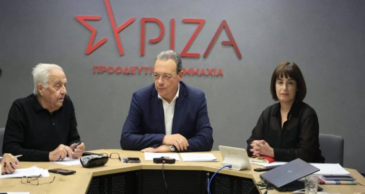 &Sigma;&Upsilon;&Rho;&Iota;&Zeta;&Alpha;: &Sigma;ή&mu;&epsilon;&rho;&alpha; &eta; &Pi;&omicron;&lambda;&iota;&tau;&iota;&kappa;ή &Gamma;&rho;&alpha;&mu;&mu;&alpha;&tau;&epsilon;ί&alpha; &gamma;&iota;&alpha; &tau;&omicron; &theta;έ&mu;&alpha; &Pi;&rho;&omicron;έ&delta;&rho;&omicron;&upsilon; &Delta;&eta;&mu;&omicron;&kappa;&rho;&alpha;&tau;ί&alpha;&sigmaf; -&Pi;&omicron;&iota;&alpha; &omicron;&nu;ό&mu;&alpha;&tau;&alpha; &alpha;&kappa;&omicron;ύ&gamma;&omicron;&nu;&tau;&alpha;&iota;