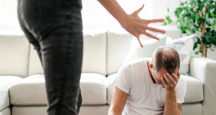 &Chi;&alpha;&lambda;&kappa;ί&delta;&alpha;: Ά&nu;&delta;&rho;&alpha;&sigmaf; έ&pi;&epsilon;&sigma;&epsilon; &theta;ύ&mu;&alpha; &epsilon;&nu;&delta;&omicron;&omicron;&iota;&kappa;&omicron;&gamma;&epsilon;&nu;&epsilon;&iota;&alpha;&kappa;ή&sigmaf; &beta;ί&alpha;&sigmaf; &alpha;&pi;ό &tau;&eta; &gamma;&upsilon;&nu;&alpha;ί&kappa;&alpha; &tau;&omicron;&upsilon; | &Epsilon;&pi;&epsilon;&nu;έ&beta;&eta; &eta; &Epsilon;&Lambda;.&Alpha;&Sigma;.