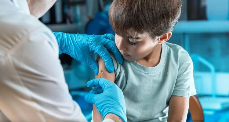 Παιδιά 5-11 ετών -Ξεκινούν την άλλη εβδομάδα οι εμβολιασμοί, πώς θα κλείνονται τα ραντεβού στους παιδιάτρους