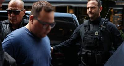 &Lambda;ά&rho;&iota;&sigma;&alpha;: &laquo;&Mu;&epsilon; έ&lambda;&epsilon;&gamma;&epsilon; &tau;&epsilon;&mu;&pi;έ&lambda;&eta;, &pi;ή&rho;&alpha; έ&nu;&alpha; &kappa;&omicron;&upsilon;&zeta;&iota;&nu;&omicron;&mu;ά&chi;&alpha;&iota;&rho;&omicron; &kappa;&alpha;&iota; &tau;&eta;&nu; &kappa;ά&rho;&phi;&omega;&sigma;&alpha; &pi;&omicron;&lambda;&lambda;έ&sigmaf; &phi;&omicron;&rho;έ&sigmaf;&raquo; | &Sigma;&omicron;&kappa;ά&rho;&epsilon;&iota; &omicron; 21&chi;&rho;&omicron;&nu;&omicron;&sigmaf; &mu;&eta;&tau;&rho;&omicron;&kappa;&tau;ό&nu;&omicron;&sigmaf;