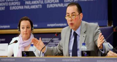 &Pi;&iota;&tau;έ&lambda;&alpha;: &Omicron; &Sigma;ό&iota;&mu;&pi;&lambda;&epsilon; &pi;&alpha;ί&zeta;&epsilon;&iota; &mu;&epsilon; &tau;&eta; &phi;&omega;&tau;&iota;ά &pi;ά&nu;&tau;&alpha; ό&tau;&alpha;&nu; &pi;&rho;ό&kappa;&epsilon;&iota;&tau;&alpha;&iota; &gamma;&iota;&alpha; &tau;&eta;&nu; &Epsilon;&lambda;&lambda;ά&delta;&alpha;