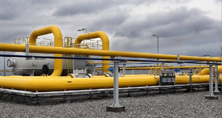 &Epsilon;&nu;&epsilon;&rho;&gamma;&epsilon;&iota;&alpha;&kappa;ή &kappa;&rho;ί&sigma;&eta;: &Mu;&epsilon;&tau;ά &tau;&eta; &Beta;&omicron;&upsilon;&lambda;&gamma;&alpha;&rho;ί&alpha; &kappa;&alpha;&iota; &tau;&eta;&nu; &Pi;&omicron;&lambda;&omega;&nu;ί&alpha;, &eta; Gazprom &alpha;&pi;&epsilon;&iota;&lambda;&epsilon;ί &kappa;&alpha;&iota; &tau;&eta;&nu; &upsilon;&pi;ό&lambda;&omicron;&iota;&pi;&eta; &Epsilon;&upsilon;&rho;ώ&pi;&eta;