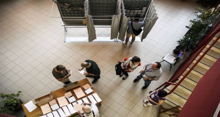 &Alpha;&nu;&alpha;&tau;&rho;&omicron;&pi;ή &sigma;&tau;&eta;&nu; &Iota;&sigma;&pi;&alpha;&nu;ί&alpha;: &Rho;&alpha;&chi;ό&iota;, &omicron; &mu;&epsilon;&gamma;ά&lambda;&omicron;&sigmaf; &nu;&iota;&kappa;&eta;&tau;ή&sigmaf; | &Chi;&alpha;&mu;έ&nu;&omicron;&iota; &omicron;&iota; Podemos