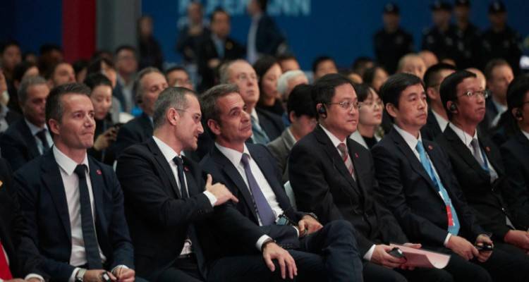 &Tau;&iota; &kappa;ά&nu;&epsilon;&iota; &omicron; &Mu;&eta;&tau;&sigma;&omicron;&tau;ά&kappa;&eta;&sigmaf; &sigma;&tau;&eta;&nu; &Kappa;ί&nu;&alpha; -&Sigma;&tau;ό&chi;&omicron;&iota;, &epsilon;&pi;&alpha;&phi;έ&sigmaf; &kappa;&alpha;&iota; &nu;έ&epsilon;&sigmaf; &epsilon;&pi;&epsilon;&nu;&delta;ύ&sigma;&epsilon;&iota;&sigmaf;