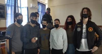 &Omicron;&iota; &mu;&alpha;&theta;&eta;&tau;έ&sigmaf; &tau;&omicron;&upsilon; &Epsilon;&Pi;&Alpha;&Lambda; &Mu;ύ&rho;&iota;&nu;&alpha;&sigmaf; &delta;&eta;&mu;&iota;&omicron;&upsilon;&rho;&gamma;&omicron;ύ&nu;! (videos)