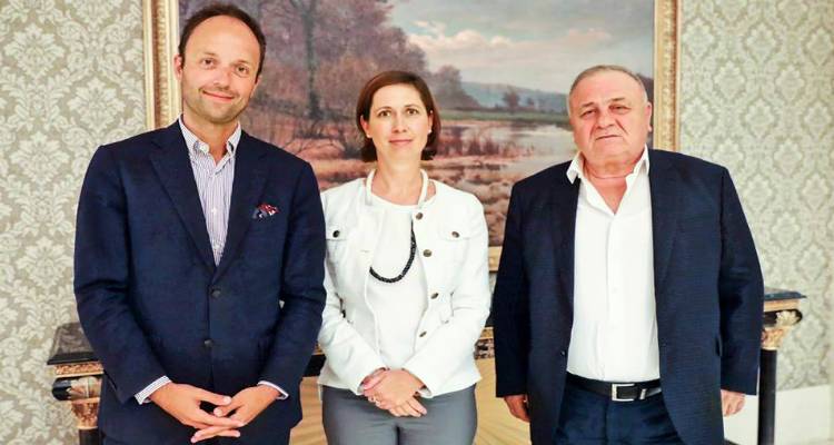 &Omicron; &Pi;. &Mu;&pi;&omicron;ύ&mu;&pi;&omicron;&upsilon;&rho;&alpha;&sigmaf; &sigma;&upsilon;&mu;&mu;&epsilon;&tau;έ&chi;&epsilon;&iota; &sigma;&tau;&eta; &delta;&iota;&omicron;&rho;&gamma;ά&nu;&omega;&sigma;&eta; &delta;&iota;&alpha;&tau;&lambda;&alpha;&nu;&tau;&iota;&kappa;&omicron;ύ &sigma;&upsilon;&nu;&epsilon;&delta;&rho;ί&omicron;&upsilon; &sigma;&tau;&omicron; &Kappa;ί&epsilon;&beta;&omicron;