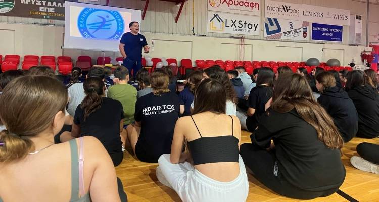 &Tau;&omicron; &Gamma;&upsilon;&mu;&nu;ά&sigma;&iota;&omicron; &Lambda;&iota;&beta;&alpha;&delta;&omicron;&chi;&omega;&rho;ί&omicron;&upsilon;  &sigma;&tau;&omicron; &kappa;&lambda;&epsilon;&iota;&sigma;&tau;ό &gamma;ή&pi;&epsilon;&delta;&omicron; &laquo;&Nu;. &Sigma;&alpha;&mu;&alpha;&rho;ά&sigmaf;&raquo;