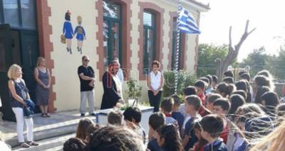 &Omicron; &Alpha;&gamma;&iota;&alpha;&sigma;&mu;ό&sigmaf; &sigma;&tau;&omicron; &Nu;&eta;&pi;&iota;&alpha;&gamma;&omega;&gamma;&epsilon;ί&omicron; &kappa;&alpha;&iota; &Delta;&eta;&mu;&omicron;&tau;&iota;&kappa;ό &Sigma;&chi;&omicron;&lambda;&epsilon;ί&omicron; &Alpha;&gamma;ί&omicron;&upsilon; &Delta;&eta;&mu;&eta;&tau;&rho;ί&omicron;&upsilon; (photos &amp; video)