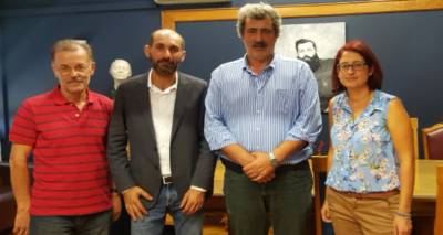 &Mu;&epsilon; &tau;&omicron;&nu; &Pi;&alpha;ύ&lambda;&omicron; &Pi;&omicron;&lambda;ά&kappa;&eta; &sigma;&upsilon;&nu;&alpha;&nu;&tau;ή&theta;&eta;&kappa;&epsilon; &omicron; &Gamma;&iota;ώ&rho;&gamma;&omicron;&sigmaf; &Pi;ά&lambda;&lambda;&eta;&sigmaf;