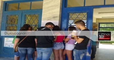Χαμόγελα και δάκρυα μετά την ανακοίνωση των βαθμών στη Λήμνο | Αναλυτική κατάσταση