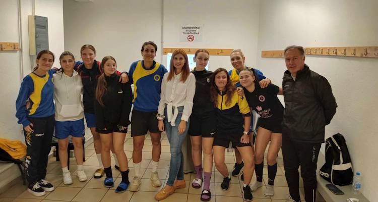 &Omicron;&mu;&iota;&lambda;ί&alpha; &mu;&epsilon; &theta;έ&mu;&alpha; &laquo;&Delta;&iota;&alpha;&tau;&rho;&omicron;&phi;ή &kappa;&alpha;&iota; &pi;&omicron;&delta;ό&sigma;&phi;&alpha;&iota;&rho;&omicron;&raquo; &sigma;&tau;&alpha; &kappa;&omicron;&rho;ί&tau;&sigma;&iota;&alpha; &tau;&eta;&sigmaf; &gamma;&upsilon;&nu;&alpha;&iota;&kappa;&epsilon;ί&alpha;&sigmaf; &omicron;&mu;ά&delta;&alpha;&sigmaf; &tau;&eta;&sigmaf; &Alpha;&Epsilon;&Lambda;