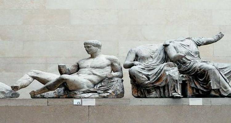 Εντυσαν με... συνολάκια τα έργα του Φειδία