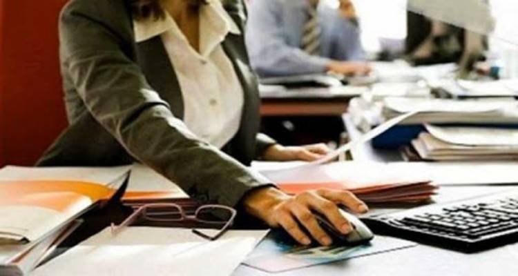 Αλλάζουν όλα στις προσλήψεις: Στο Δημόσιο με πανελλήνιες εξετάσεις