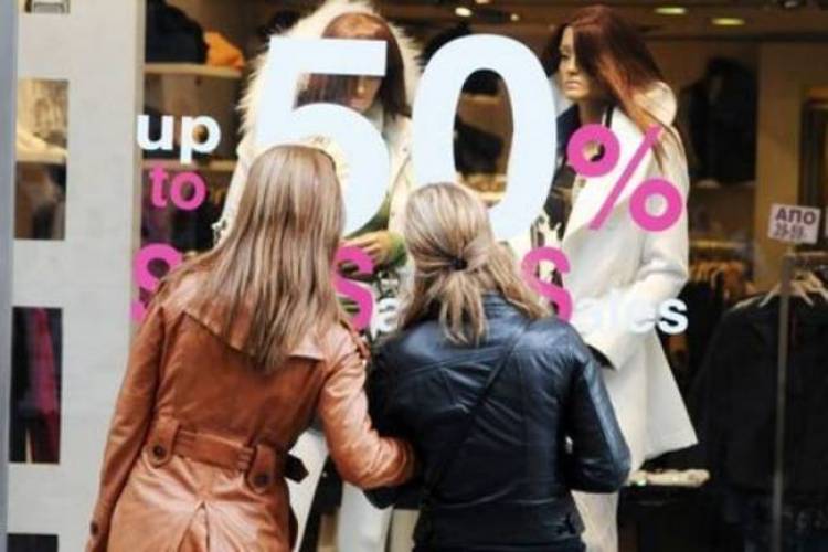 Ξεκινούν σήμερα οι ενδιάμεσες εκπτώσεις | Ανοιχτά προαιρετικά την Κυριακή τα καταστήματα στη Λήμνο