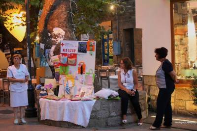Φιλανθρωπικό Μπαζάρ εχθές στην αγορά της Μύρινας (photos)