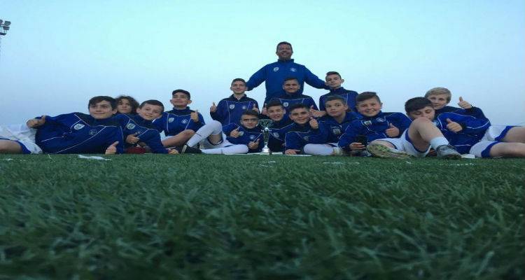 Έ&rho;&chi;&epsilon;&tau;&alpha;&iota; &kappa;&alpha;&iota; &phi;έ&tau;&omicron;&sigmaf; &Lambda;ή&mu;&nu;&omicron; &omicron; &Alpha;&pi;ό&lambda;&lambda;&omega;&nu; &Beta;&omicron;&upsilon;&nu;&alpha;&rho;&alpha;&kappa;ί&omicron;&upsilon;