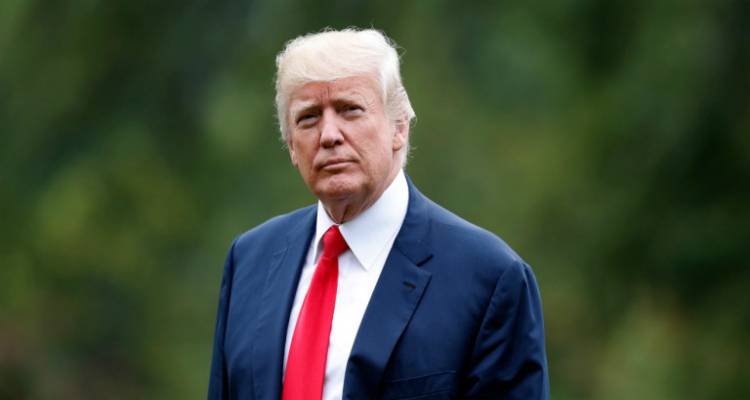 Ο Τραμπ προέβλεψε... ποιος και πότε θα σταματήσει τον κορωνοϊό