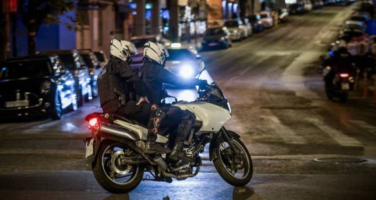 &Theta;&epsilon;&sigma;&sigma;&alpha;&lambda;&omicron;&nu;ί&kappa;&eta;: &Gamma;&upsilon;&nu;&alpha;ί&kappa;&alpha; &mu;&alpha;&chi;&alpha;ί&rho;&omega;&sigma;&epsilon; &kappa;&alpha;&iota; &delta;ά&gamma;&kappa;&omega;&sigma;&epsilon; &tau;&omicron;&nu; &sigma;ύ&nu;&tau;&rho;&omicron;&phi;ό &tau;&eta;&sigmaf;