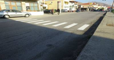 &laquo;&Pi;&epsilon;&rho;ί&epsilon;&rho;&gamma;&epsilon;&sigmaf;&raquo;&hellip; &lambda;&omega;&rho;ί&delta;&epsilon;&sigmaf; έ&kappa;&alpha;&nu;&alpha;&nu; &tau;&eta;&nu; &epsilon;&mu;&phi;ά&nu;&iota;&sigma;ή &tau;&omicron;&upsilon;&sigmaf; &sigma;&tau;&omicron;&upsilon;&sigmaf; &delta;&rho;ό&mu;&omicron;&upsilon;&sigmaf; &tau;&eta;&sigmaf; &Mu;ύ&rho;&iota;&nu;&alpha;&sigmaf; (photo)