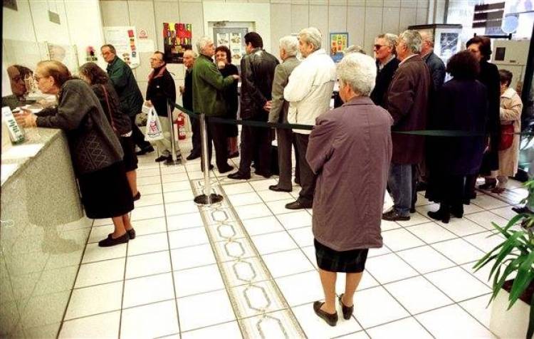 Συνωστισμός σε Τράπεζες - ΕΛΤΑ και ΓΕΦ Λήμνου