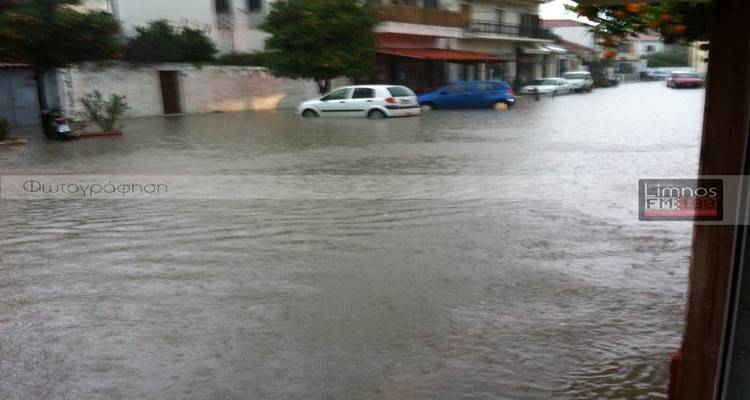 Και πάλι προβλήματα στη Μύρινα από τη δυνατή βροχόπτωση (photos)